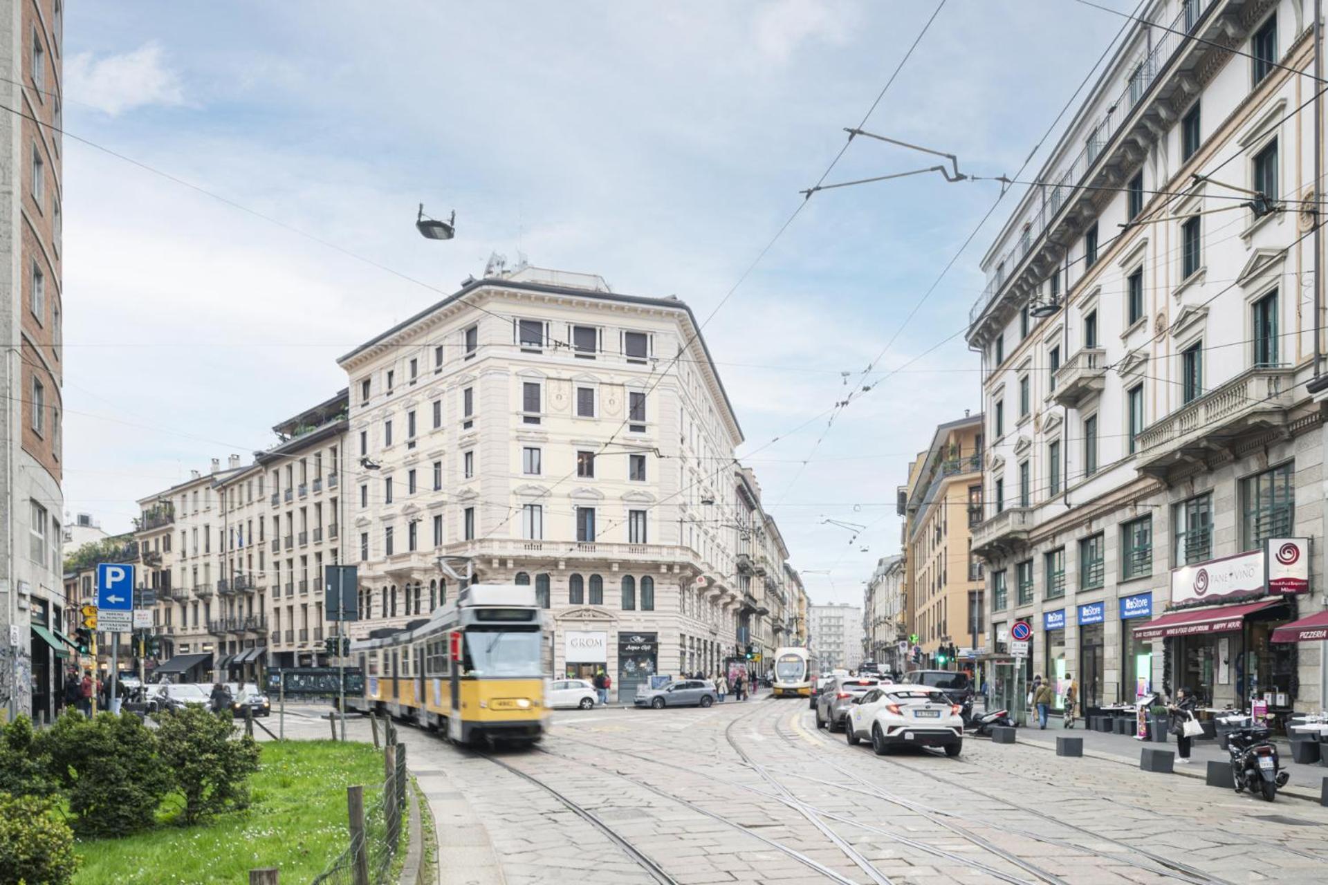 Easylife, Milan